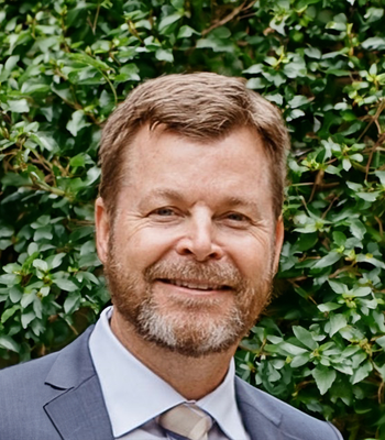 Portrait of John Binder, Commercial Real Estate Broker.